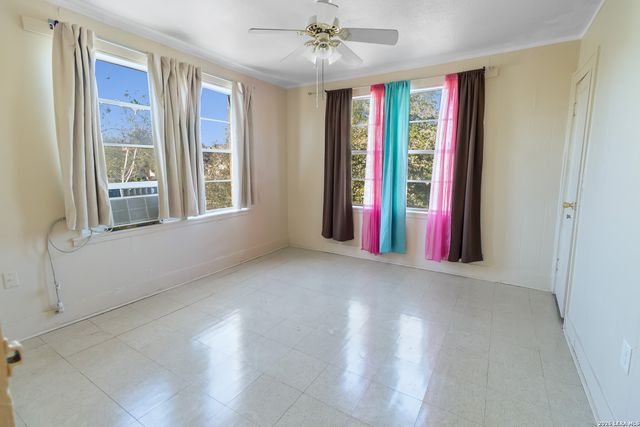 704 N WASHINGTON ST, Beeville, TX 78102