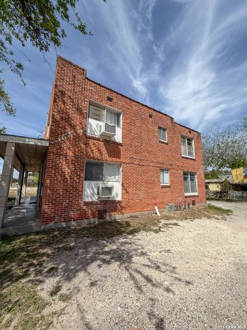 704 N WASHINGTON ST, Beeville, TX 78102