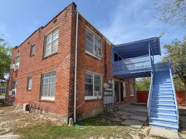 704 N WASHINGTON ST, Beeville, TX 78102