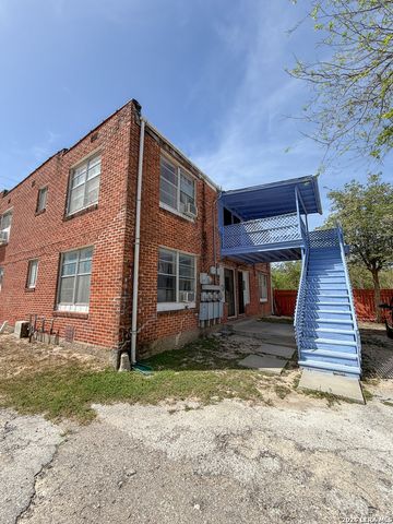 704 N WASHINGTON ST, Beeville, TX 78102