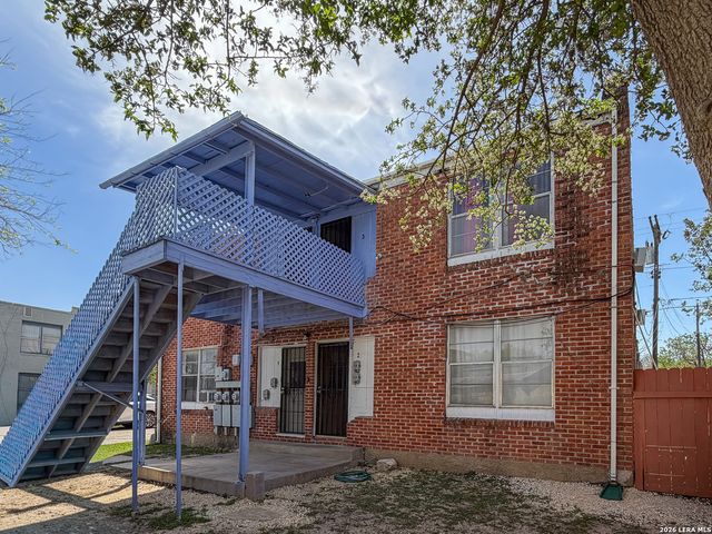 704 N WASHINGTON ST, Beeville, TX 78102