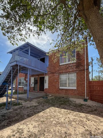 704 N WASHINGTON ST, Beeville, TX 78102