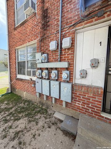 704 N WASHINGTON ST, Beeville, TX 78102