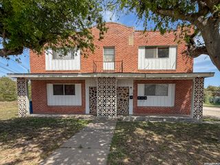 704 N WASHINGTON ST, Beeville, TX 78102