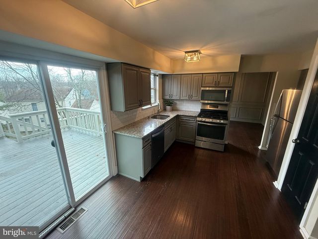 450 DORCHESTER LN, Perkasie, PA 18944