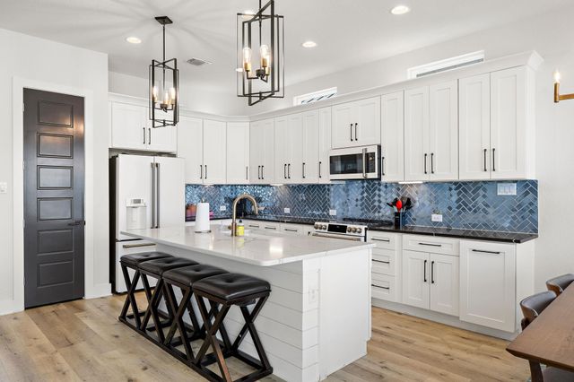 128 Village View DR, Kingsland, TX 78639