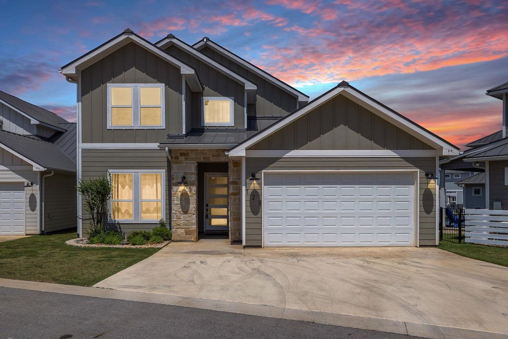 128 Village View DR, Kingsland, TX 78639