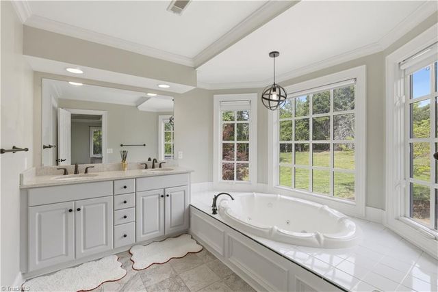 5055 Shady Maple Lane, Winston-salem, NC 27106
