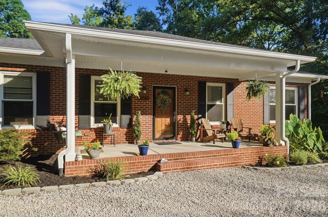 4739 Mountain Island Drive W, Charlotte, NC 28214