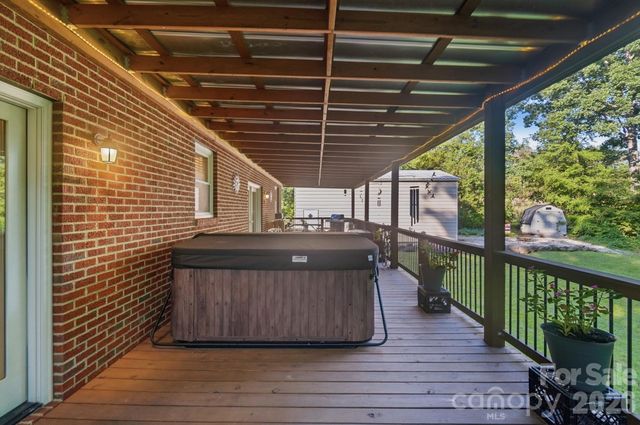 4739 Mountain Island Drive W, Charlotte, NC 28214