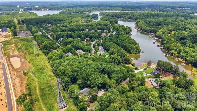4739 Mountain Island Drive W, Charlotte, NC 28214