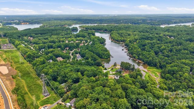 4739 Mountain Island Drive W, Charlotte, NC 28214