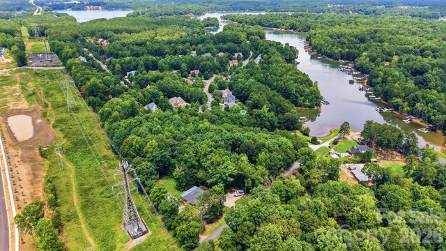 4739 Mountain Island Drive W, Charlotte, NC 28214