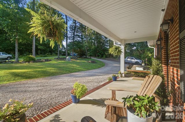 4739 Mountain Island Drive W, Charlotte, NC 28214