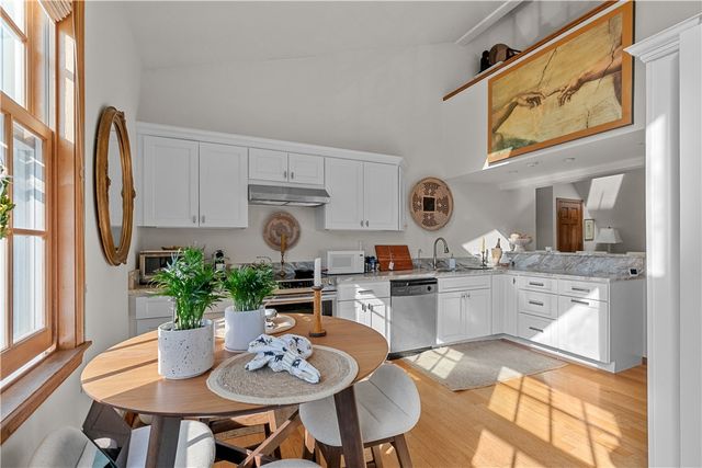 11 Catherine Street B, Newport, RI 02840