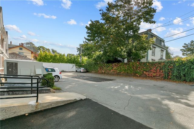 11 Catherine Street B, Newport, RI 02840