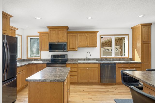12770 Homestead Drive, Hugo, MN 55110