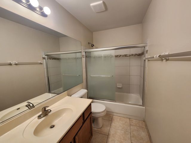 460 Arlington Lane, Grayslake, IL 60030