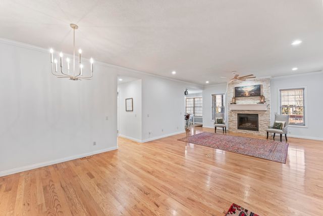 1460 Glade Avenue, Springfield, MO 65802