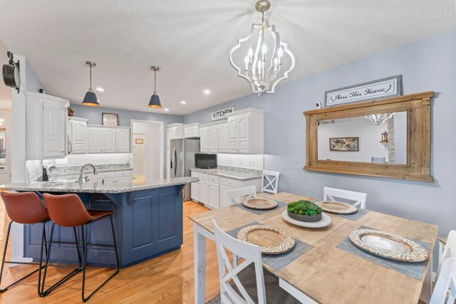 1460 Glade Avenue, Springfield, MO 65802