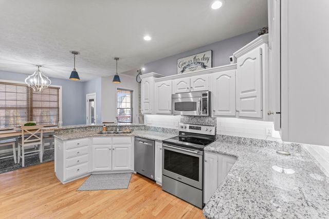 1460 Glade Avenue, Springfield, MO 65802