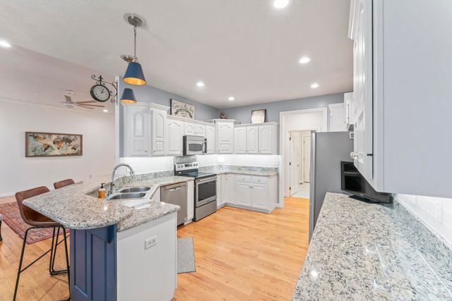 1460 Glade Avenue, Springfield, MO 65802