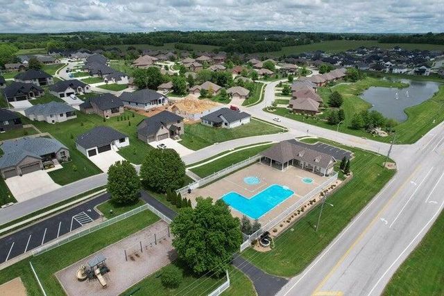 1460 Glade Avenue, Springfield, MO 65802