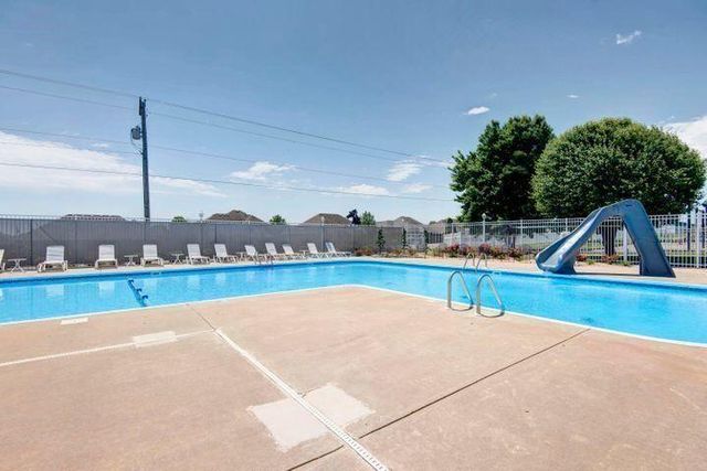 1460 Glade Avenue, Springfield, MO 65802