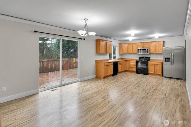 831 SW 364th Place, Federal Way, WA 98023