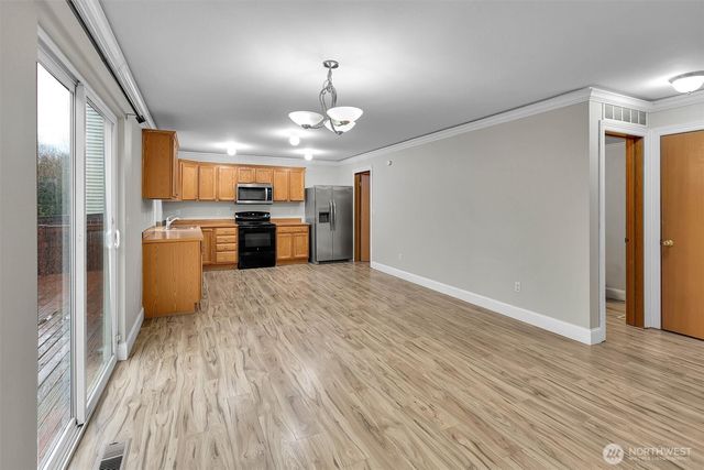 831 SW 364th Place, Federal Way, WA 98023