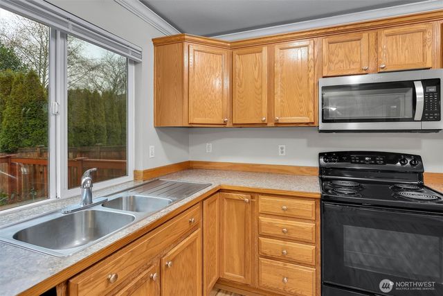 831 SW 364th Place, Federal Way, WA 98023