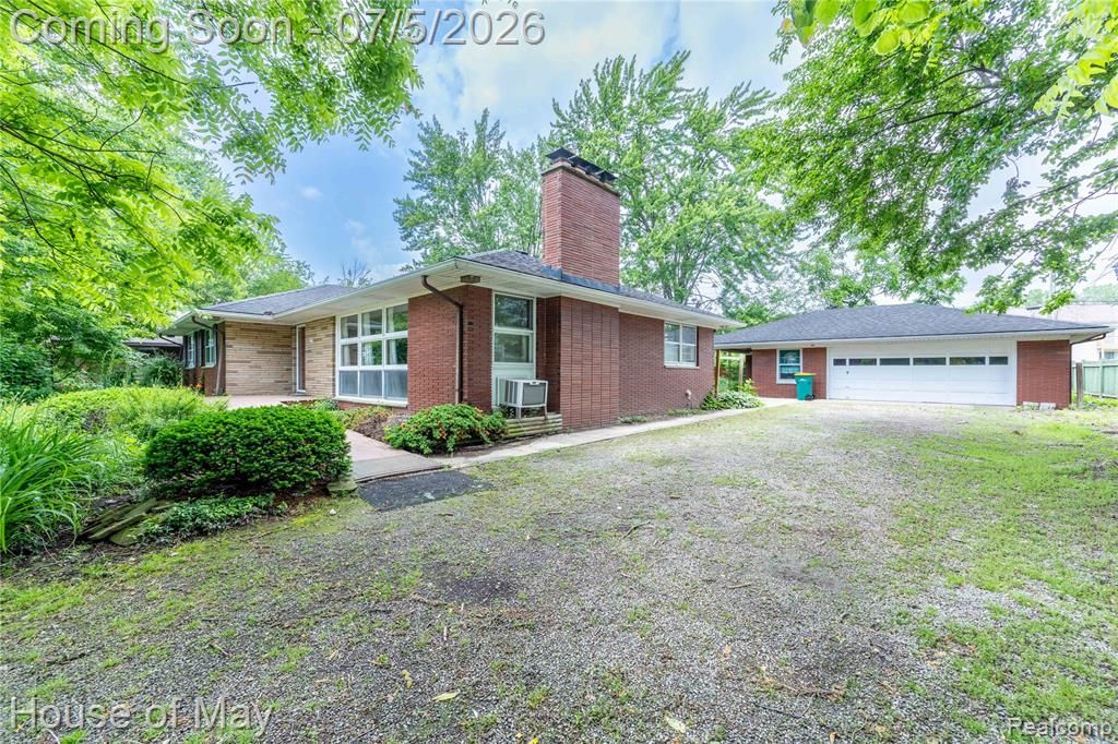 12054 Belleville Road, Belleville, MI 48111