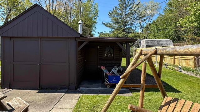 22118 Elizabeth Street, Saint Clair Shores, MI 48080