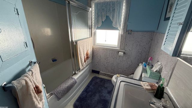 22118 Elizabeth Street, Saint Clair Shores, MI 48080
