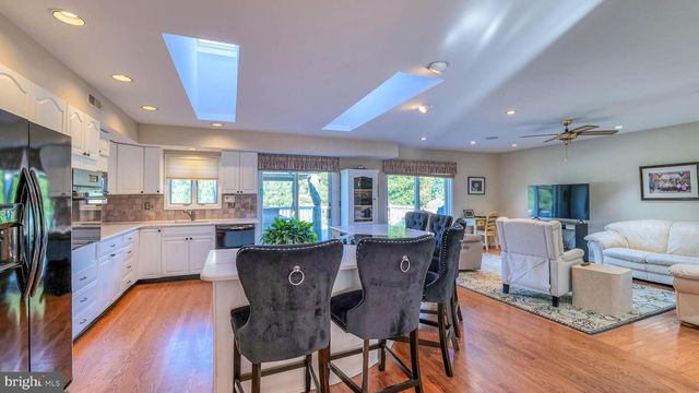272 HARTFORD RD, Medford, NJ 08055