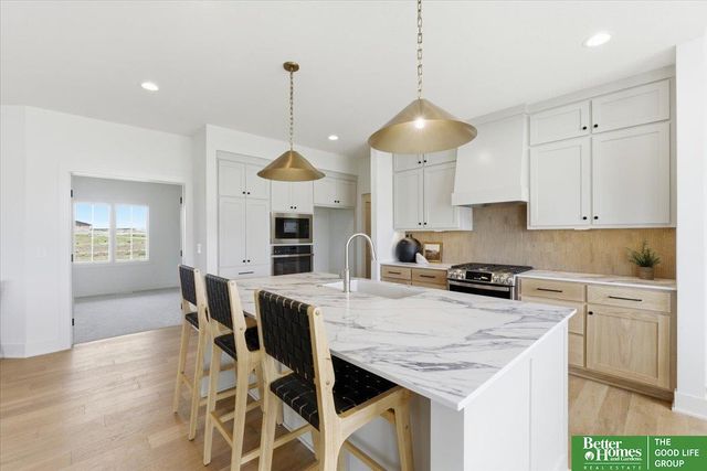 11043 S 220th Street, Gretna, NE 68028
