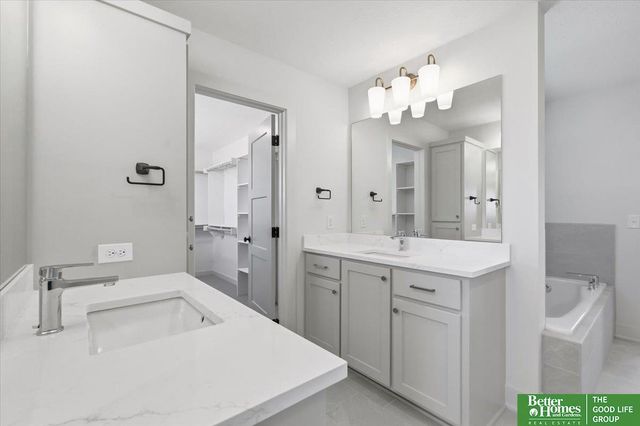 11043 S 220th Street, Gretna, NE 68028