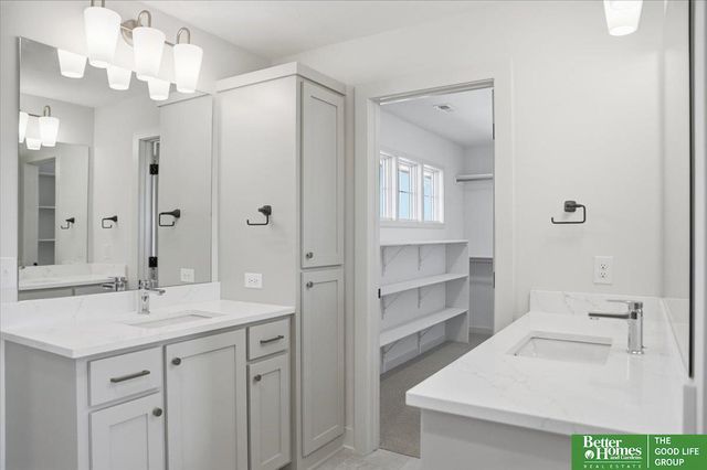 11043 S 220th Street, Gretna, NE 68028