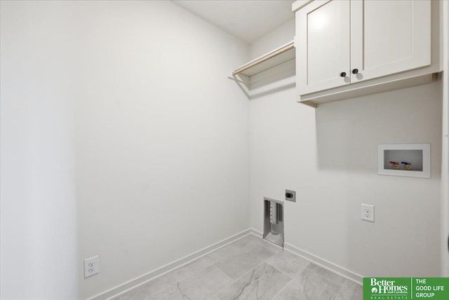 11043 S 220th Street, Gretna, NE 68028