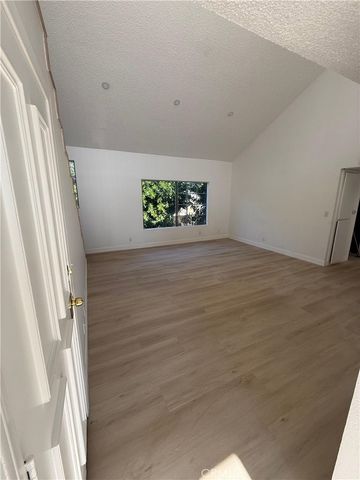 15004 Nordhoff 203, North Hills, CA 91343