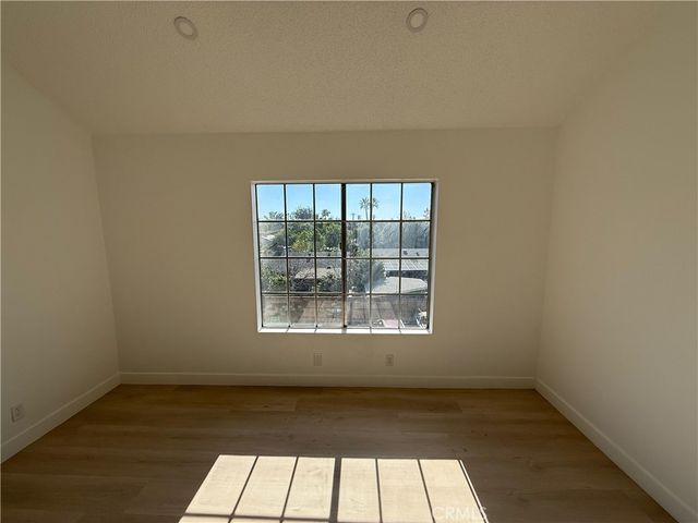 15004 Nordhoff 203, North Hills, CA 91343