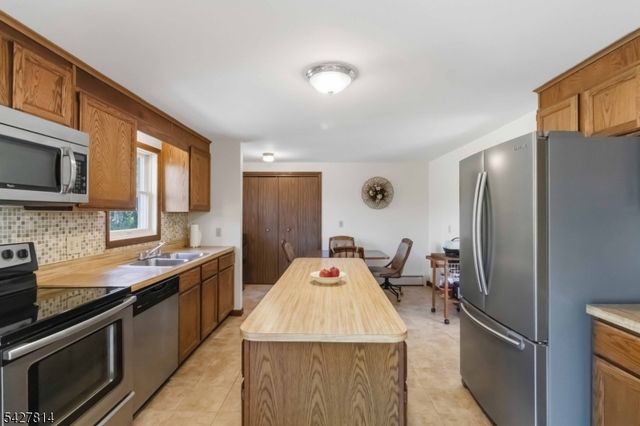 400 Lake Shore Dr, West Milford Twp., NJ 07421