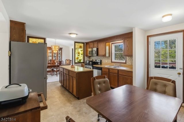 400 Lake Shore Dr, West Milford Twp., NJ 07421
