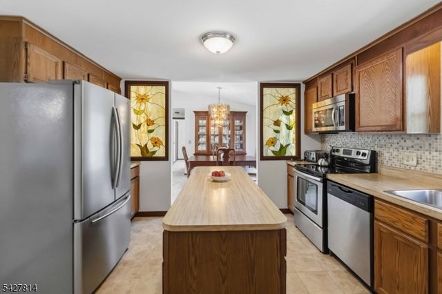 400 Lake Shore Dr, West Milford Twp., NJ 07421