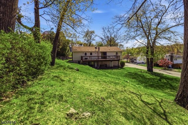 400 Lake Shore Dr, West Milford Twp., NJ 07421