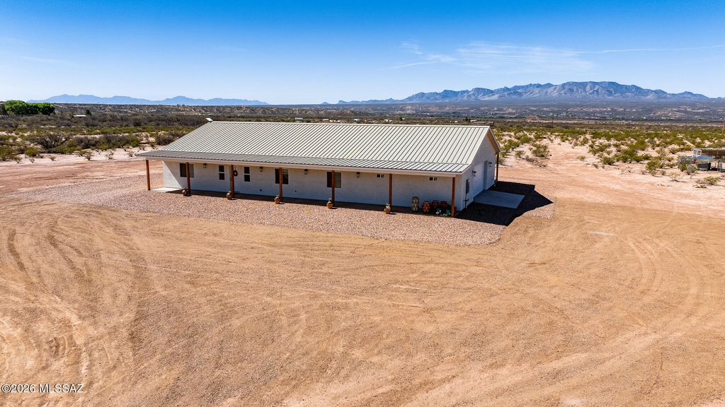 1214 S Emu Avenue, Benson, AZ 85602