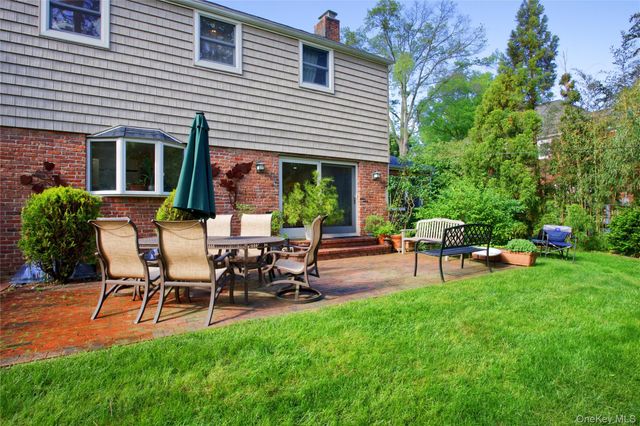 34 Wildwood Lane, East Hills, NY 11577