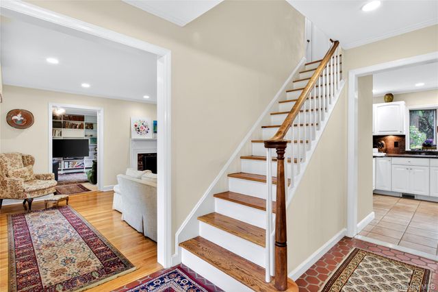 34 Wildwood Lane, East Hills, NY 11577