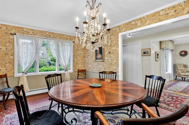 34 Wildwood Lane, East Hills, NY 11577