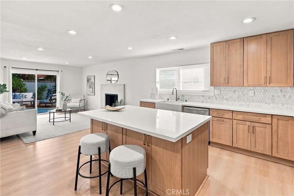 16842 Ross, Huntington Beach, CA 92647 — exterior